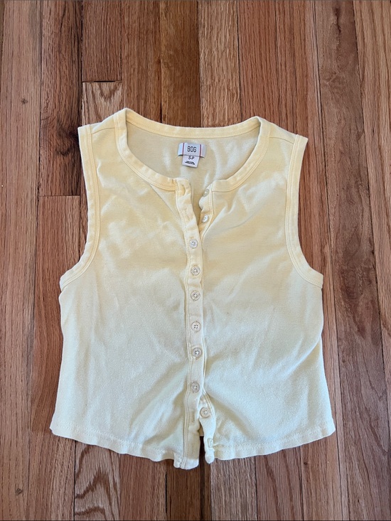 BDG Tops - BDG Pale Yellow Girls' Sleeveless Button-Down Tank Top